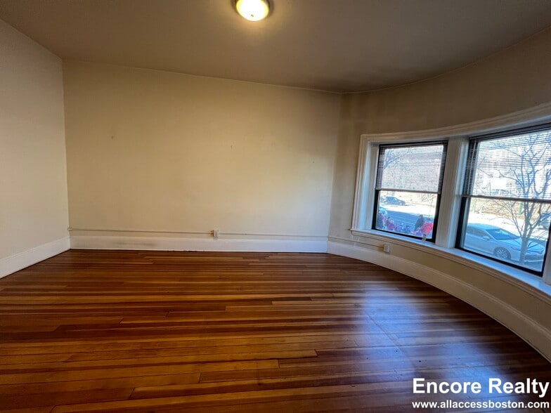 Building Photo - 1463 Beacon St