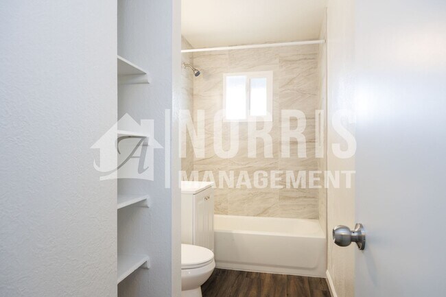Building Photo - Convenient, Beautifully Updated Space Available Now!