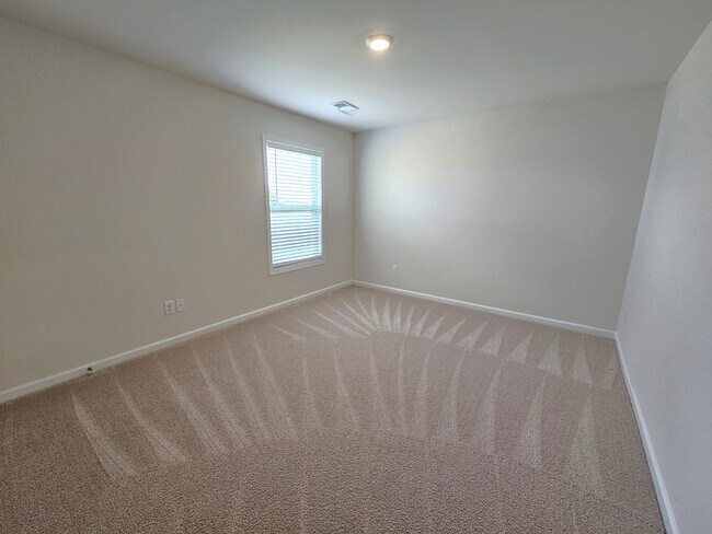 Building Photo - 5451 Cherwell Ave