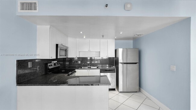 Building Photo - 10661 SW 108th Ave