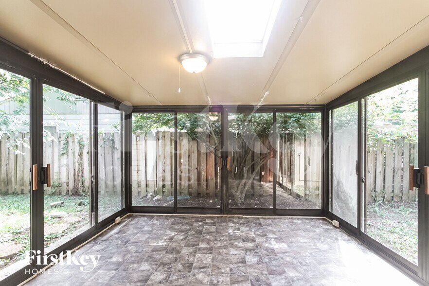 Building Photo - 4836 N Kitley Ave