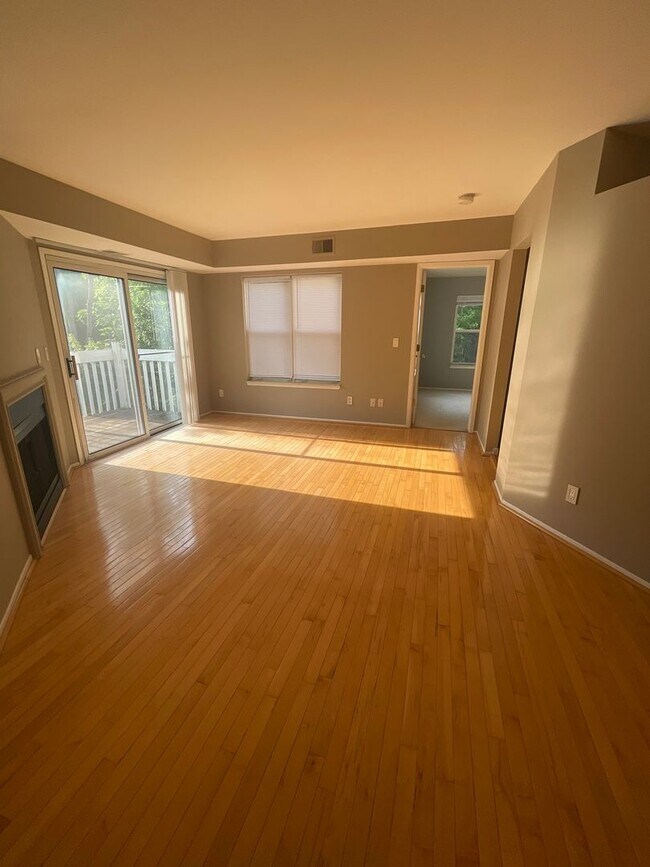 Building Photo - Three Bedroom Two Bath Condo near Arbor Hills