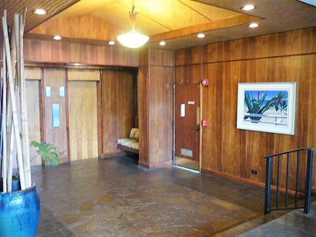 Building Photo - Kaimana Lanais Condo