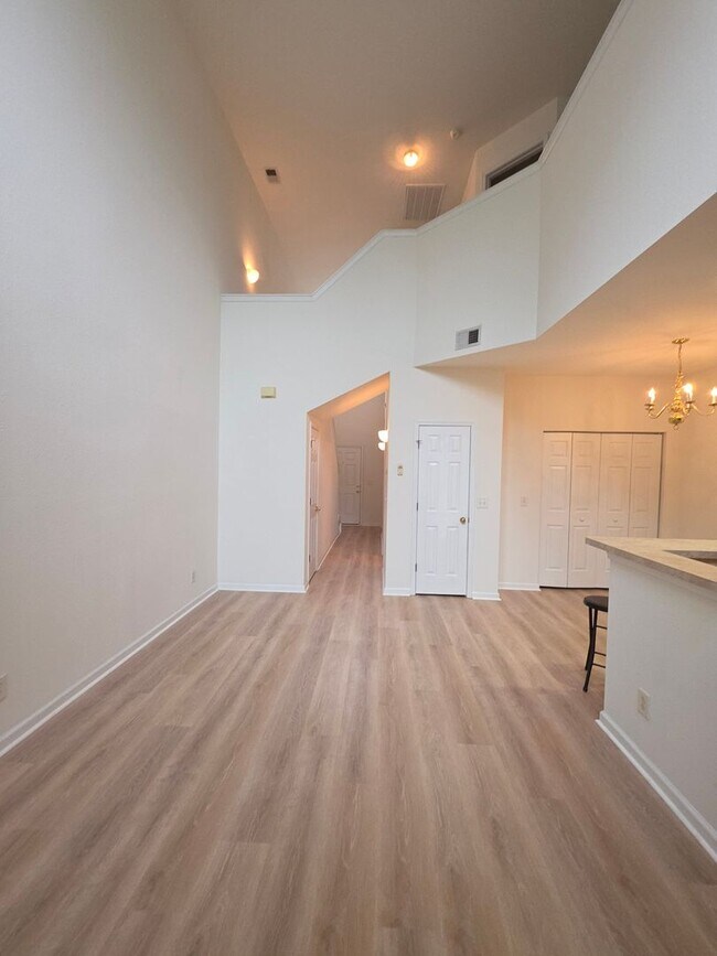 Building Photo - Townhome In Park West