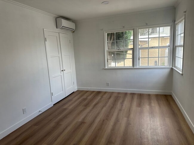 Building Photo - 4051 Howard Ave