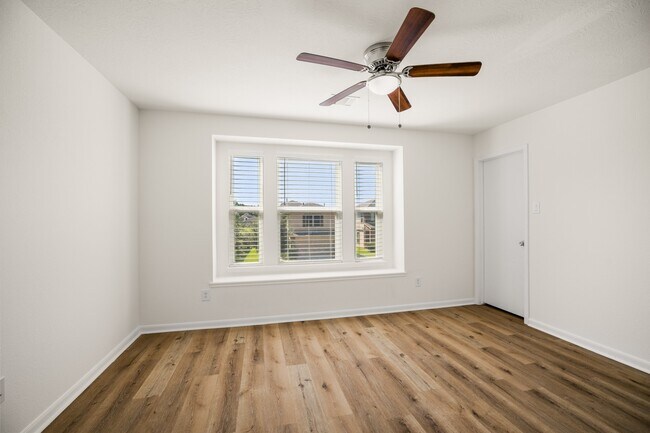 Building Photo - 4118 Lake Cypress Cir