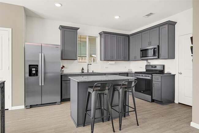 Building Photo - 318 Maple Bark Trl