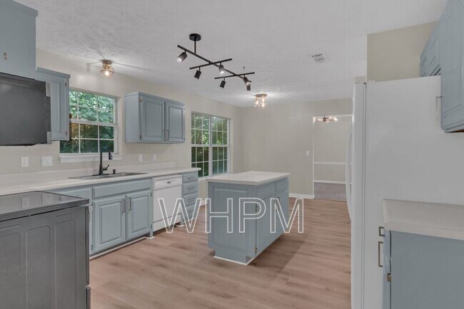 Building Photo - 1152 White Mountain Ln