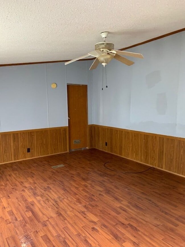 Building Photo - Nice 3 Bed 2 Bath Home! Available Now!