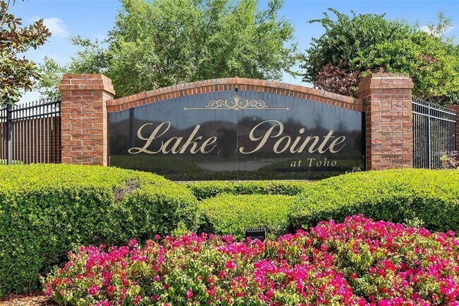 Building Photo - 5057 Coveview Dr