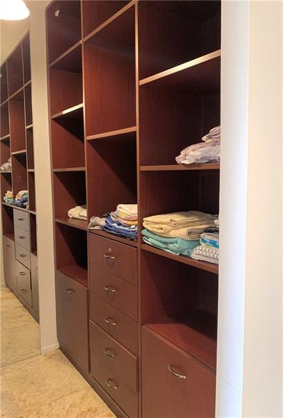 Building Photo - 2950 N Palm Aire Dr