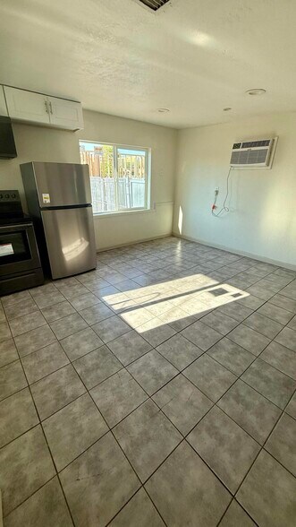 Building Photo - 4828 S 35th Dr