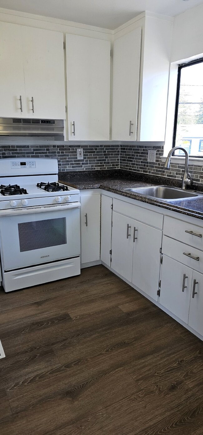 Building Photo - Stunning Capitola Home with Bonus Office &...