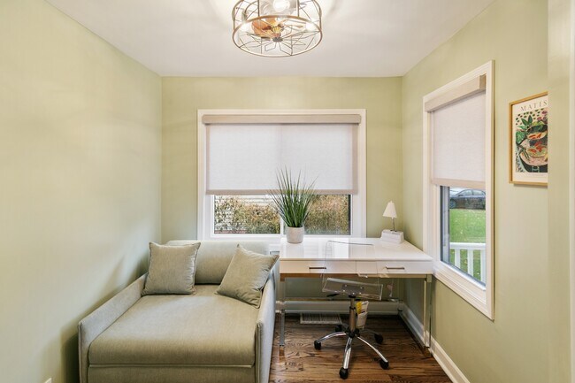 Building Photo - 635 E Prairie Ave