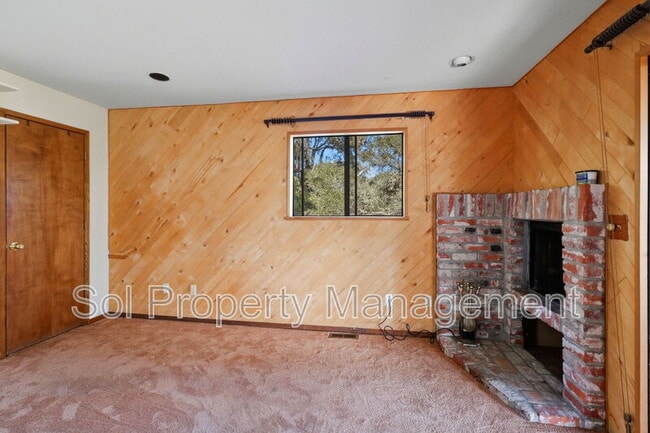 Building Photo - 147 Seacliff Dr