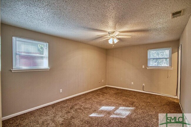 Building Photo - 11105 Largo Dr