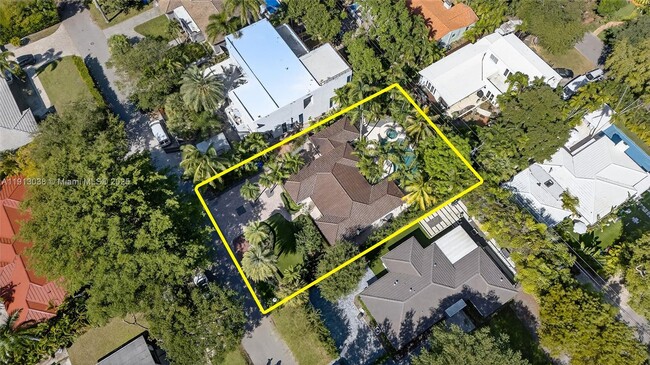 Building Photo - 465 NE 52nd St