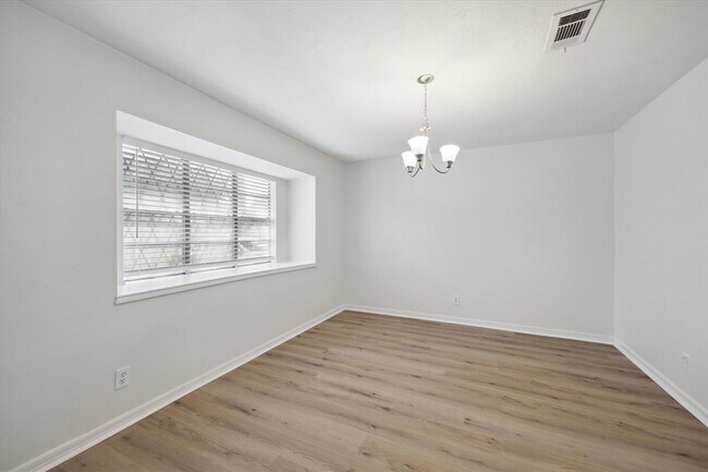Building Photo - 25402 Lynbriar Ln