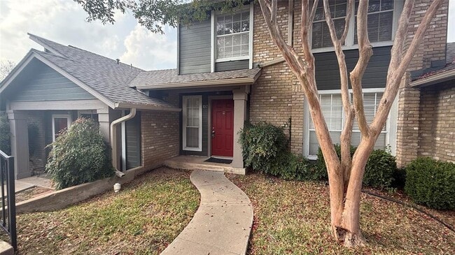 Building Photo - 1015 E Yager Ln