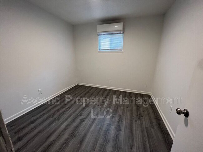 Building Photo - 1206 Sholar Ave