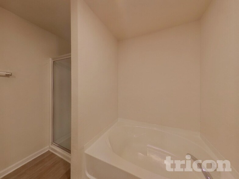 Building Photo - 823 Athens Ln