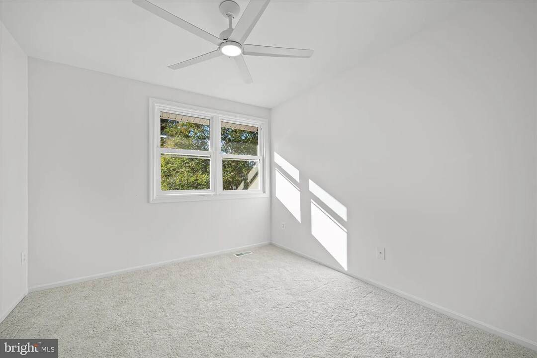 Building Photo - 10116 Dundalk St