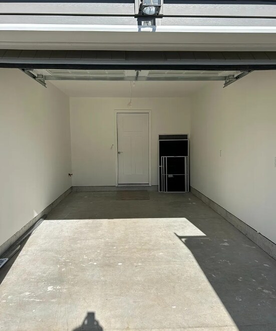 Building Photo - 120 Hart Ln