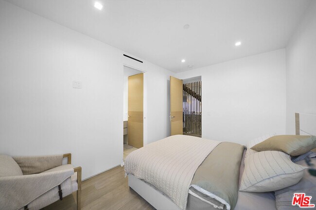 Building Photo - 1500 Ocean Dr