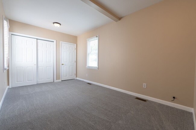 Building Photo - BEAUTIFUL 3 Bedroom Home in Little Creek!