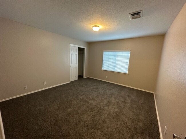 Building Photo - 2111 Red Rock Xing