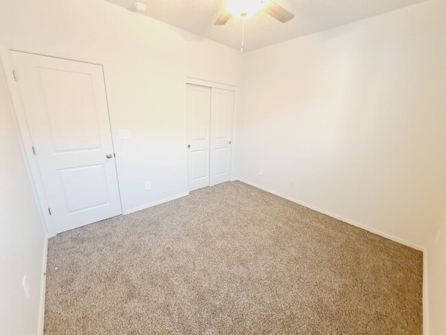 Building Photo - 3 bed 2 bath home in Huning Ranch! Move in Special!