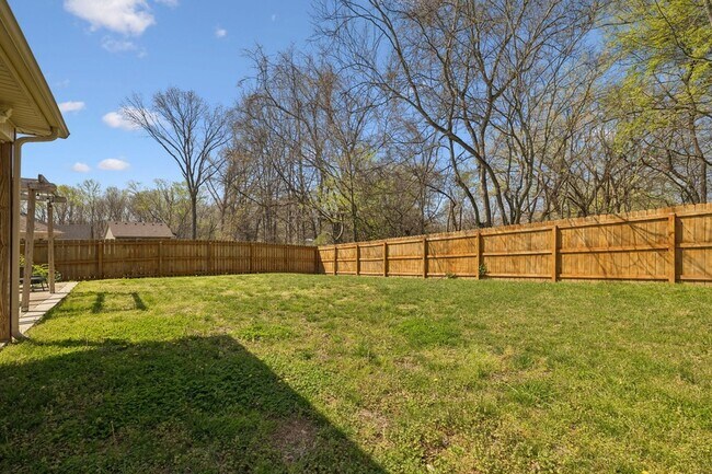 Building Photo - 833 Lutz Ln