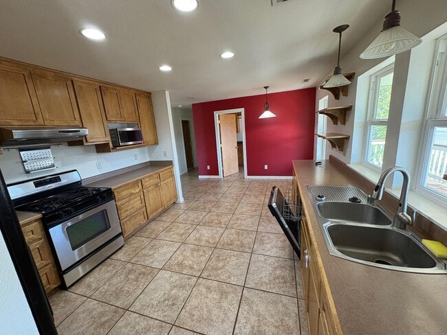 Building Photo - 31 Town Reservoir Rd