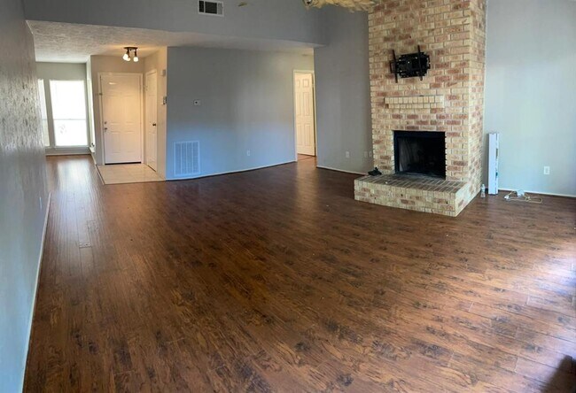 Building Photo - 16034 Eastcape Dr