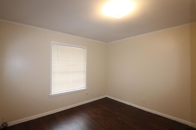 Building Photo - 420 E Hudson St