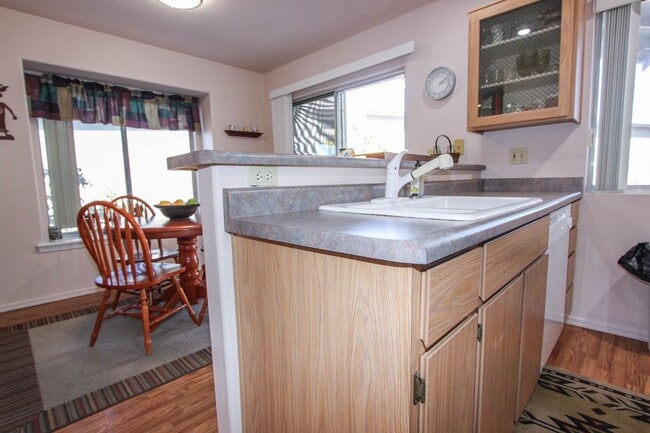 Building Photo - Partially Furnished 2 bedroom 2 bath condo