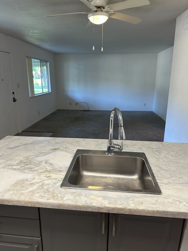 Building Photo - Updated 2-Bedroom Sacramento Condo with Po...