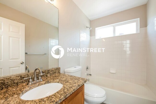 Building Photo - 4 Bedroom Pet-Friendly Home in Denver, CO with Main Street Renewal
