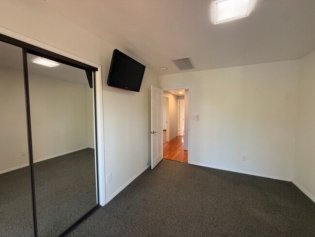 Building Photo - Charming 4BR San Diego Home with Front Dec...