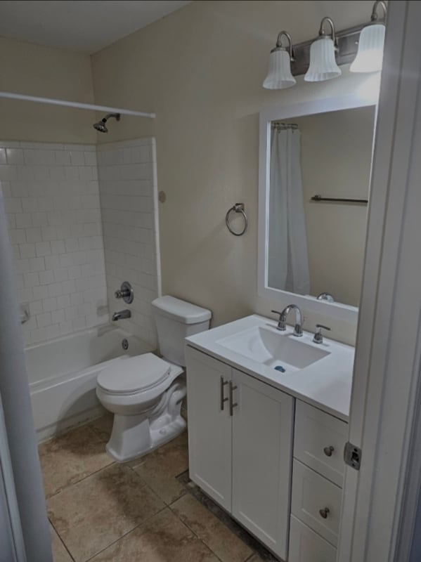 Building Photo - 1131 Camaree Pl