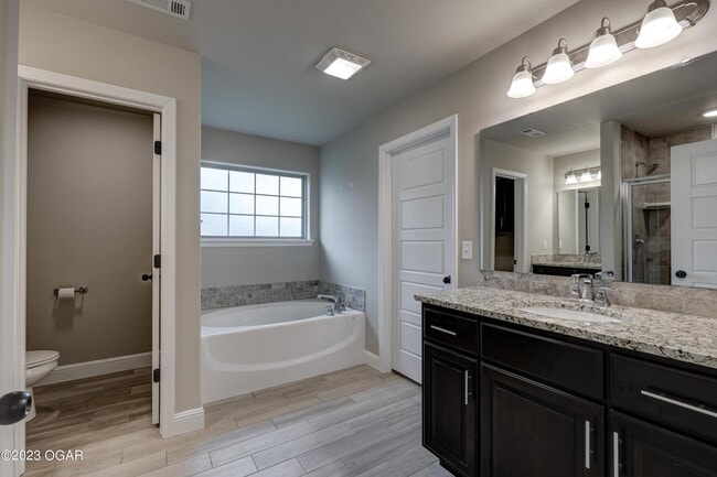 Building Photo - 2030 Mardale Cir