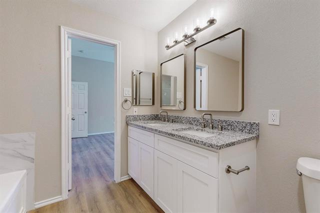 Building Photo - 8824 Cross Oak Ranch Blvd