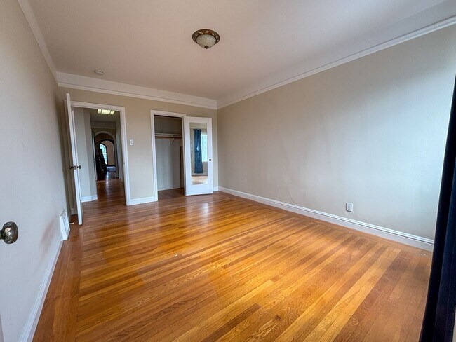 Building Photo - 1427-1429 Taraval St