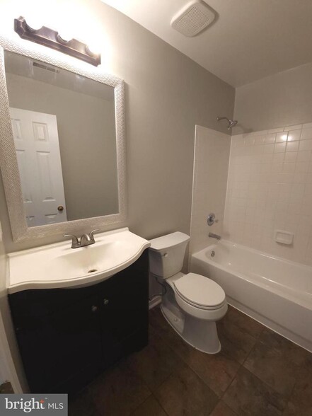 Building Photo - 7903 Canter Ct