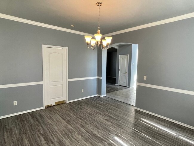 Building Photo - Large 3 Bed 3 Bath Home with an Office in ...