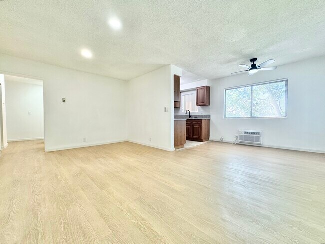 Building Photo - 6561 Fulton Ave
