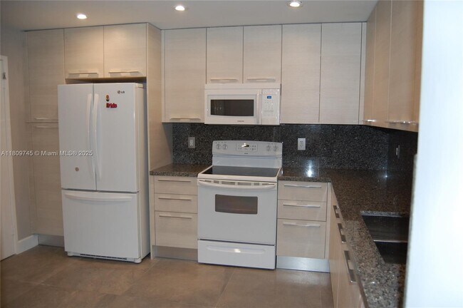 Building Photo - 201 Crandon Blvd