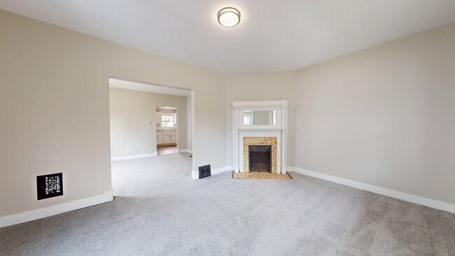 Building Photo - Madison/West Blvd neighborhood: 3 bedroom/1 bath single family home.
