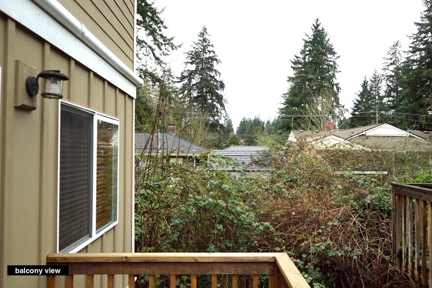 Building Photo - 3010B NE 137th St