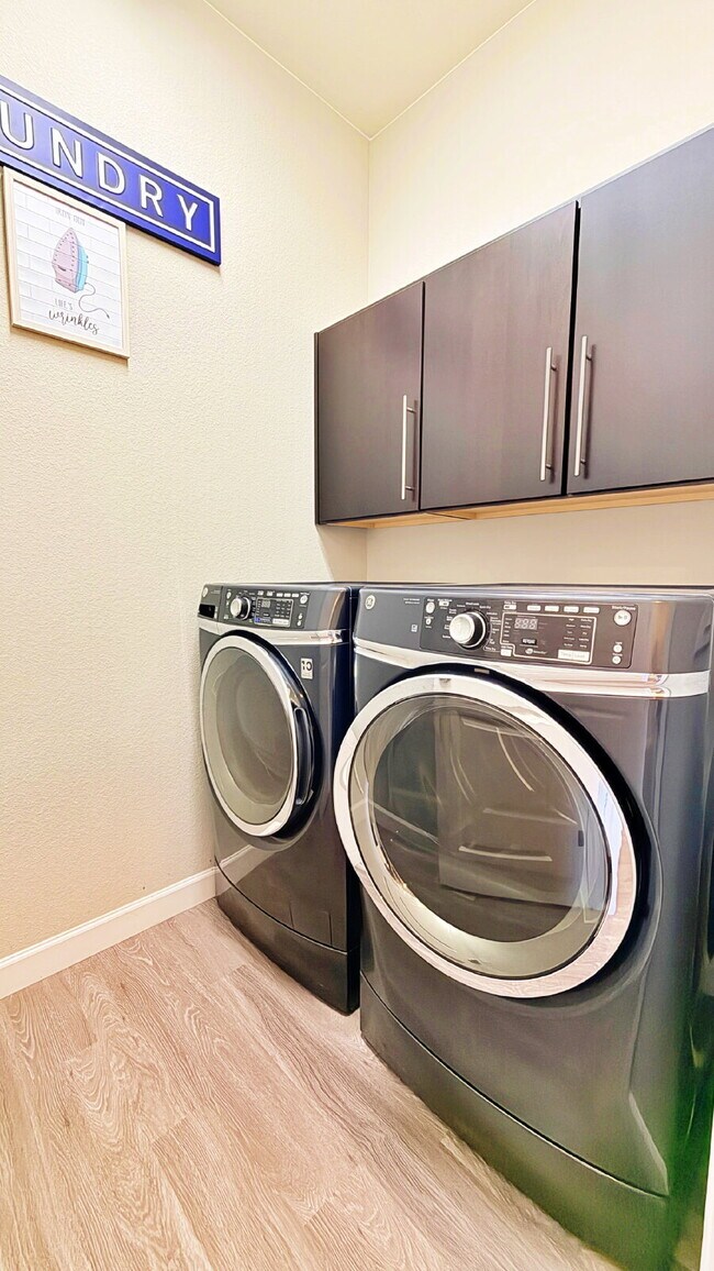 Building Photo - FANTASTIC 2019 4 Bed 3.5 Bath Ranch with over 3,000 finished SqFt in the Castlewood Neighborhood ...